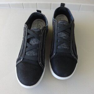 Clarks Cloudsteppers Adella Trace women's size 9M black textile slip on sneakers